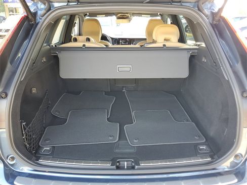 Used 2020 Volvo XC60 T5 Inscription image 9