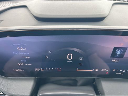 Used 2025 Buick Enclave Sport Touring image 18