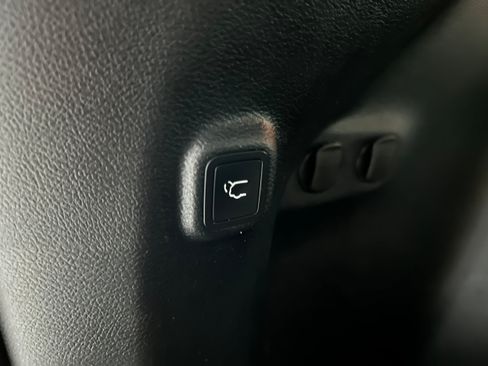 Used 2020 Jeep Cherokee Latitude Plus AWD/4WD image 35