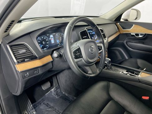 Used 2022 Volvo XC90 T6 Momentum w/ Advanced Package image 9