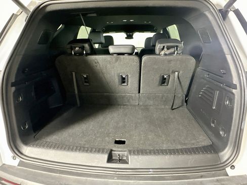 Used 2025 Chevrolet Traverse LT FWD image 30