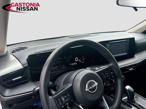 Used 2025 Nissan Kicks S FWD image 11