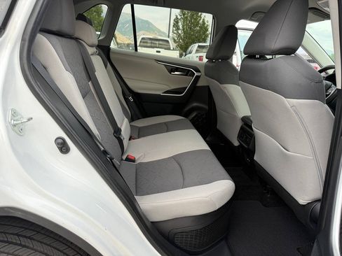 Used 2021 Toyota RAV4 XLE AWD/4WD image 19