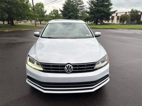 Used 2018 Volkswagen Jetta SE FWD image 2