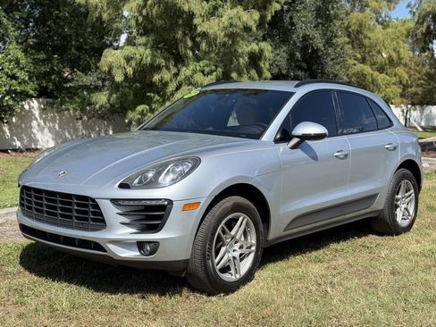 Used 2017 Porsche Macan AWD/4WD image 2