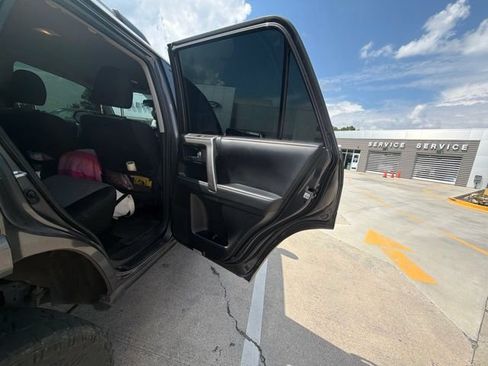 Used 2020 Toyota 4Runner SR5 AWD/4WD image 32