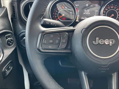 Used 2023 Jeep Gladiator Sport AWD/4WD image 10