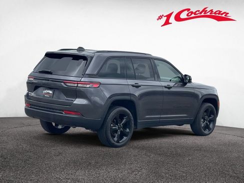 Used 2024 Jeep Grand Cherokee Limited w/ Black Appearance Package AWD/4WD image 27