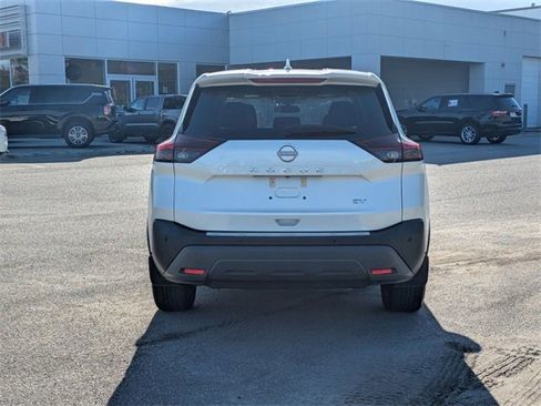 Used 2023 Nissan Rogue SV image 4