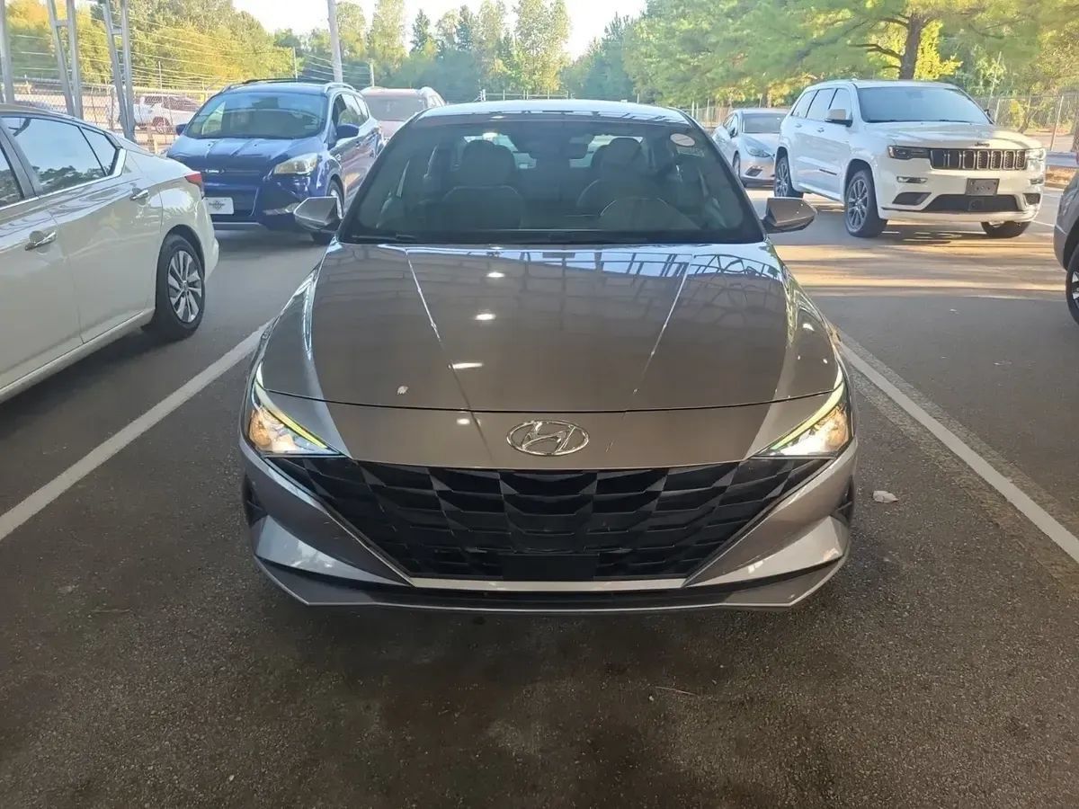 Used 2023 Hyundai Elantra SEL w/ Convenience Package FWD image 7