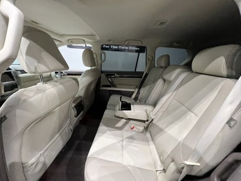 Used 2018 Lexus GX 460 Premium w/ Premium Package image 28