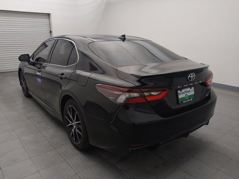 Used 2021 Toyota Camry SE image 5