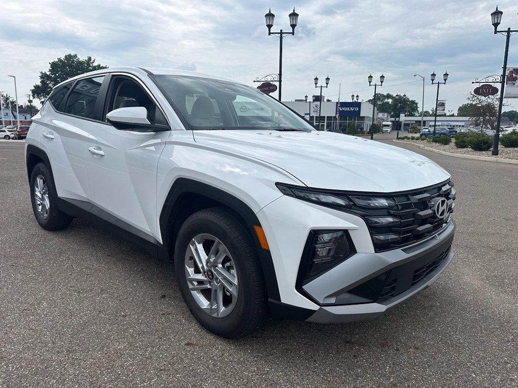 Used 2026 Hyundai Tucson SE FWD image 3