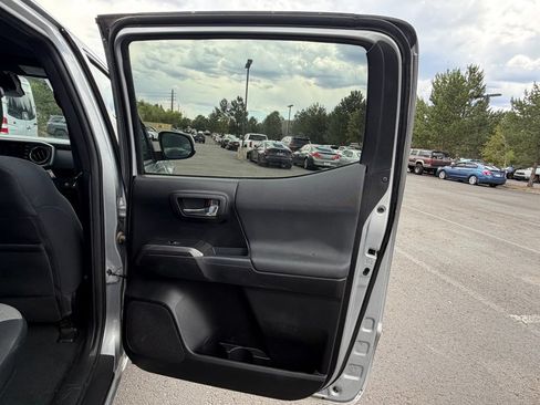 Used 2021 Toyota Tacoma TRD Off-Road w/ Technology Package AWD/4WD image 14