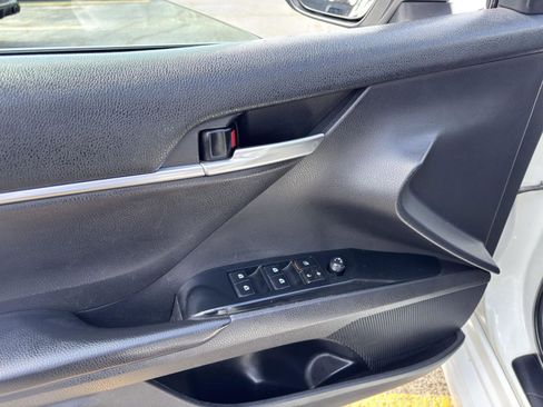 Used 2020 Toyota Camry SE image 15