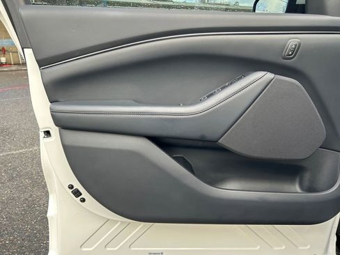 Used 2022 Ford Mustang Mach-E Select image 22