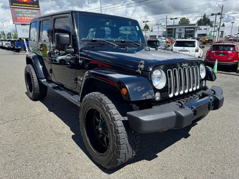 Used 2018 Jeep Wrangler Unlimited Sahara AWD/4WD image 3