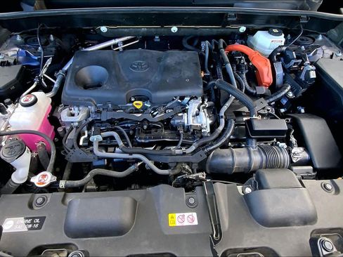 Used 2022 Toyota Venza LE image 29