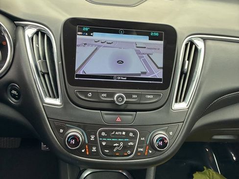 Used 2017 Chevrolet Malibu Premier w/ Premier Sun and Wheel Package image 12