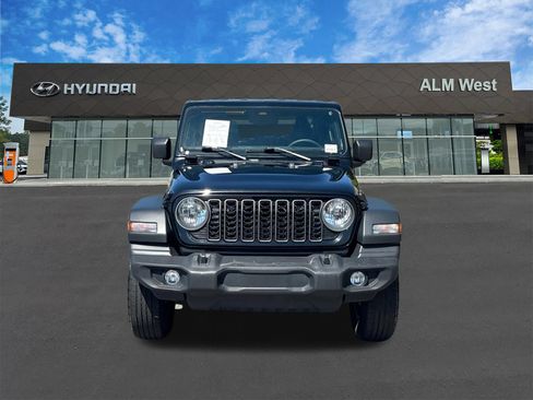 Used 2025 Jeep Wrangler Unlimited Sport AWD/4WD image 2