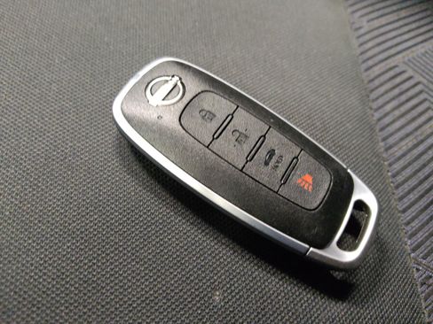 Used 2023 Nissan Versa SV FWD image 32