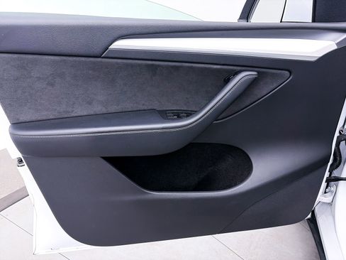 Used 2022 Tesla Model Y Performance AWD/4WD image 17