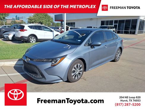 Used 2021 Toyota Corolla LE image 1