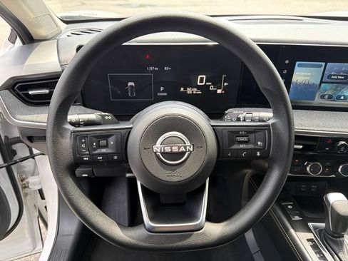Used 2025 Nissan Kicks SV AWD/4WD image 17