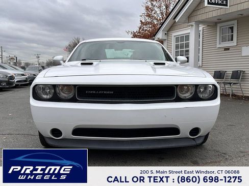 Used 2012 Dodge Challenger SXT image 2