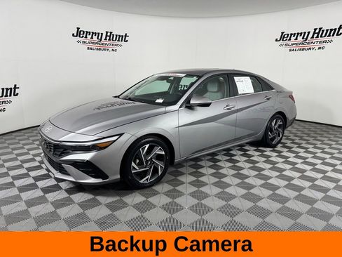 Used 2025 Hyundai Elantra Limited FWD image 10