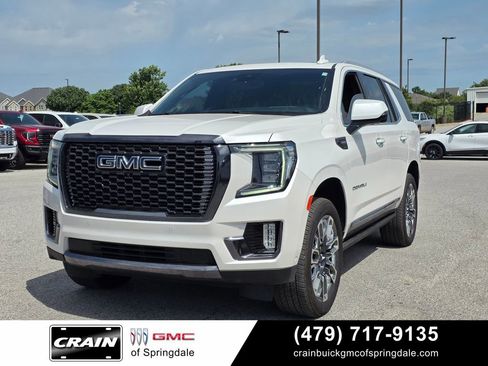 Used 2024 GMC Yukon Denali Ultimate AWD/4WD image 3