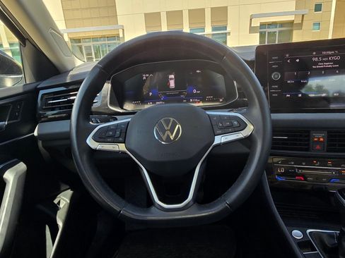 Used 2025 Volkswagen Jetta SE w/ Sunroof Package FWD image 30