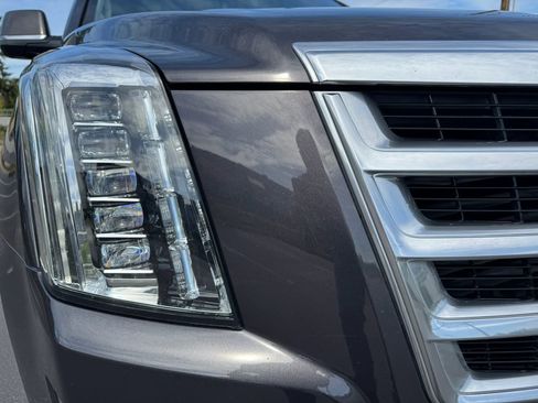 Used 2018 Cadillac Escalade ESV Premium Luxury image 13