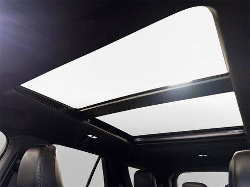 Used 2020 Ford Explorer XLT w/ Equipment Group 202A image 23