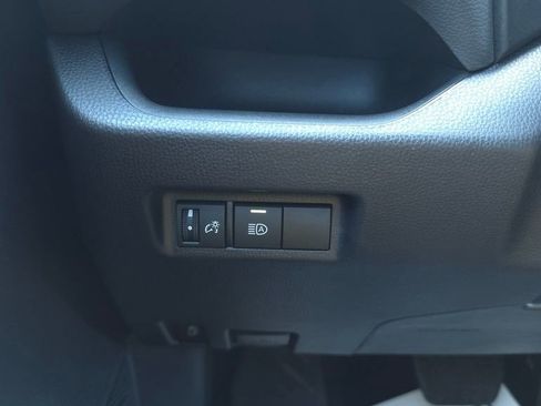 Used 2025 Toyota RAV4 XLE AWD/4WD image 28