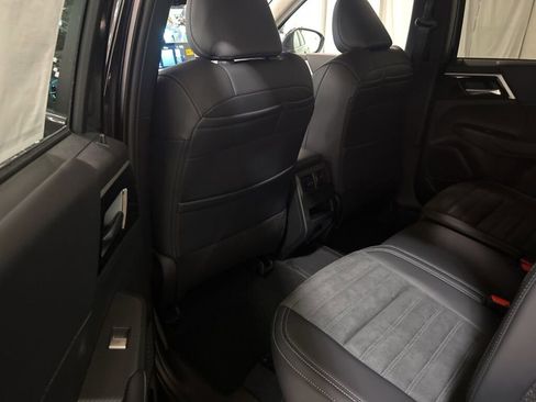 New 2025 Mitsubishi Outlander SE image 21