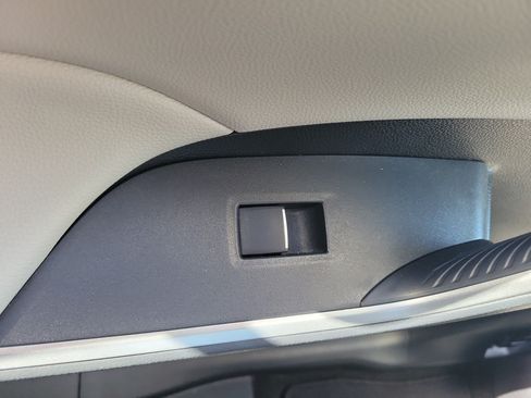 Used 2019 Toyota RAV4 XLE Premium FWD image 14