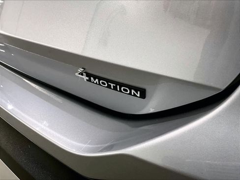 Used 2025 Volkswagen Tiguan SE w/ Panoramic Sunroof Package image 35