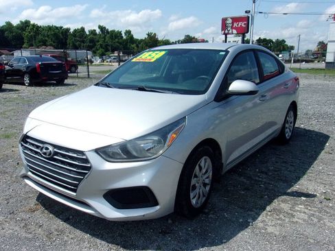 Used 2019 Hyundai Accent SE FWD image 3