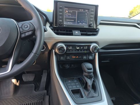 Used 2022 Toyota RAV4 XLE w/ Convenience Package image 13