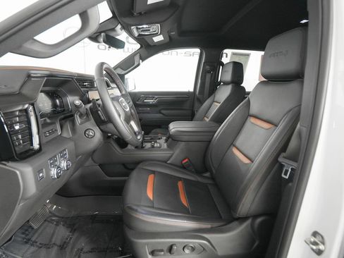 Used 2024 GMC Sierra 1500 AT4 w/ Technology Package image 9