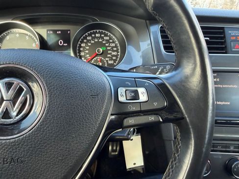 Used 2017 Volkswagen Golf Alltrack S image 11