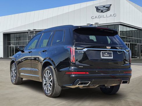 Certified 2022 Cadillac XT6 Sport w/ Technology Package AWD/4WD image 4
