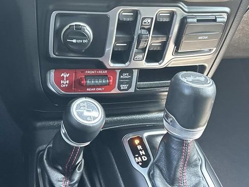 Used 2022 Jeep Wrangler Unlimited Rubicon w/ Steel Bumper Group AWD/4WD image 30