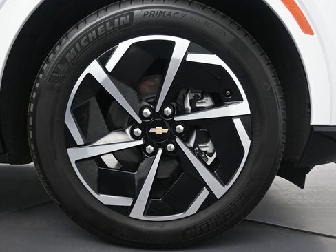 Used 2025 Chevrolet Equinox EV LT w/ Convenience Package image 11