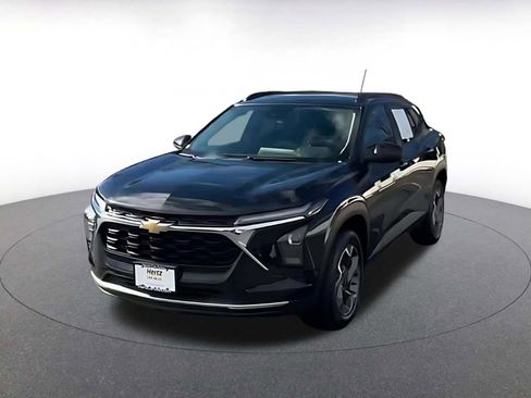 Used 2025 Chevrolet Trax LT image 7