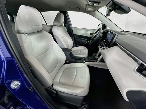 Used 2025 Toyota Corolla Cross LE FWD image 27