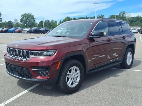 Used 2024 Jeep Grand Cherokee Laredo w/ Luxury Tech Group I AWD/4WD image 1