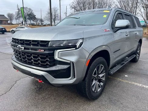 Used 2024 Chevrolet Suburban Z71 w/ Luxury Package image 8
