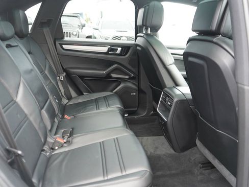 Used 2019 Porsche Cayenne S AWD/4WD image 18
